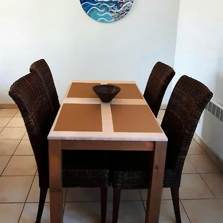 Appartement Chez Ced Et Laeti, Prive Avec Jardin Et Terrasse Dans L'estuaire Muni D'une Piscine Couverte Et Aire De Jeu, Linge De Lit Et De Salle D'eau Ainsi Que Tele, Compris Dans Le Tarif Profitez A Fond De Notre Belle Region Le Verdon-sur-Mer