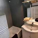 Chez Ced Et Laeti, Prive Avec Jardin Et Terrasse Dans L'estuaire Muni D'une Piscine Couverte Et Aire De Jeu, Linge De Lit Et De Salle D'eau Ainsi Que Tele, Compris Dans Le Tarif Profitez A Fond De Notre Belle Region