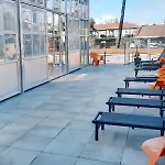 Apartament Chez Ced Et Laeti, Prive Avec Jardin Et Terrasse Dans L'estuaire Muni D'une Piscine Couverte Et Aire De Jeu, Linge De Lit Et De Salle D'eau Ainsi Que Tele, Compris Dans Le Tarif Profitez A Fond De Notre Belle Region
