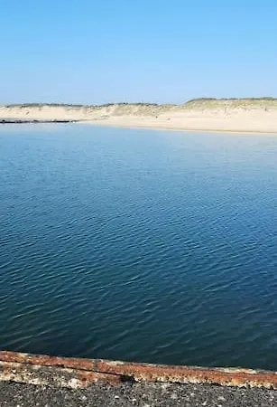 Lejlighed Chez Ced Et Laeti, Prive Avec Jardin Et Terrasse Dans L'estuaire Muni D'une Piscine Couverte Et Aire De Jeu, Linge De Lit Et De Salle D'eau Ainsi Que Tele, Compris Dans Le Tarif Profitez A Fond De Notre Belle Region