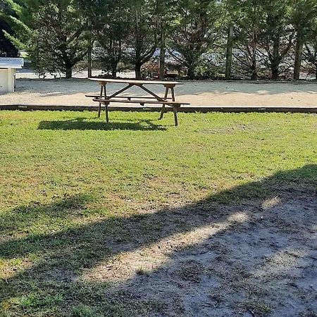 Chez Ced Et Laeti, Prive Avec Jardin Et Terrasse Dans L'estuaire Muni D'une Piscine Couverte Et Aire De Jeu, Linge De Lit Et De Salle D'eau Ainsi Que Tele, Compris Dans Le Tarif Profitez A Fond De Notre Belle Region Lejlighed *