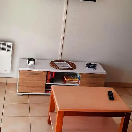 Chez Ced Et Laeti, Prive Avec Jardin Et Terrasse Dans L'estuaire Muni D'une Piscine Couverte Et Aire De Jeu, Linge De Lit Et De Salle D'eau Ainsi Que Tele, Compris Dans Le Tarif Profitez A Fond De Notre Belle Region Lejlighed *