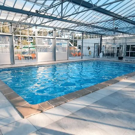 Chez Ced Et Laeti, Prive Avec Jardin Et Terrasse Dans L'estuaire Muni D'une Piscine Couverte Et Aire De Jeu, Linge De Lit Et De Salle D'eau Ainsi Que Tele, Compris Dans Le Tarif Profitez A Fond De Notre Belle Region Le Verdon-sur-Mer