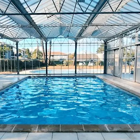 Chez Ced Et Laeti, Prive Avec Jardin Et Terrasse Dans L'estuaire Muni D'une Piscine Couverte Et Aire De Jeu, Linge De Lit Et De Salle D'eau Ainsi Que Tele, Compris Dans Le Tarif Profitez A Fond De Notre Belle Region *