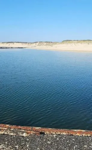 Апартаменты Chez Ced Et Laeti, Prive Avec Jardin Et Terrasse Dans L'estuaire Muni D'une Piscine Couverte Et Aire De Jeu, Linge De Lit Et De Salle D'eau Ainsi Que Tele, Compris Dans Le Tarif Profitez A Fond De Notre Belle Region
