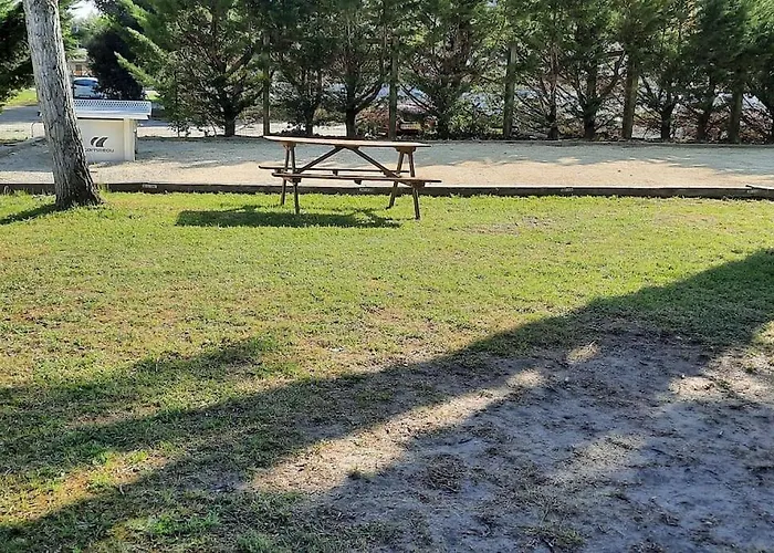 Chez Ced Et Laeti, Prive Avec Jardin Et Terrasse Dans L'estuaire Muni D'une Piscine Couverte Et Aire De Jeu, Linge De Lit Et De Salle D'eau Ainsi Que Tele, Compris Dans Le Tarif Profitez A Fond De Notre Belle Region Апартаменты *