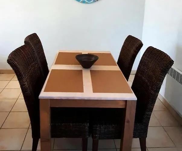 Daire Chez Ced Et Laeti, Prive Avec Jardin Et Terrasse Dans L'estuaire Muni D'une Piscine Couverte Et Aire De Jeu, Linge De Lit Et De Salle D'eau Ainsi Que Tele, Compris Dans Le Tarif Profitez A Fond De Notre Belle Region Le Verdon-sur-Mer