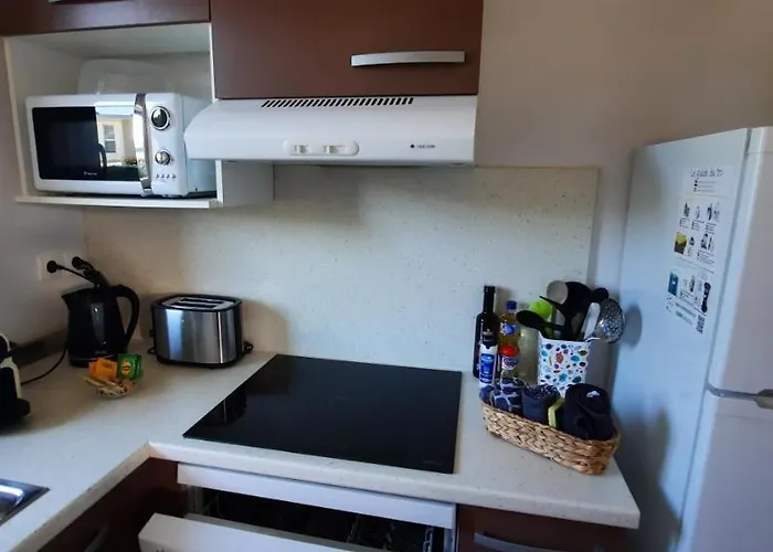Chez Ced Et Laeti, Prive Avec Jardin Et Terrasse Dans L'estuaire Muni D'une Piscine Couverte Et Aire De Jeu, Linge De Lit Et De Salle D'eau Ainsi Que Tele, Compris Dans Le Tarif Profitez A Fond De Notre Belle Region