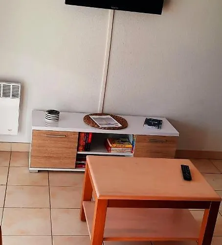 Chez Ced Et Laeti, Prive Avec Jardin Et Terrasse Dans L'estuaire Muni D'une Piscine Couverte Et Aire De Jeu, Linge De Lit Et De Salle D'eau Ainsi Que Tele, Compris Dans Le Tarif Profitez A Fond De Notre Belle Region Апартаменты *