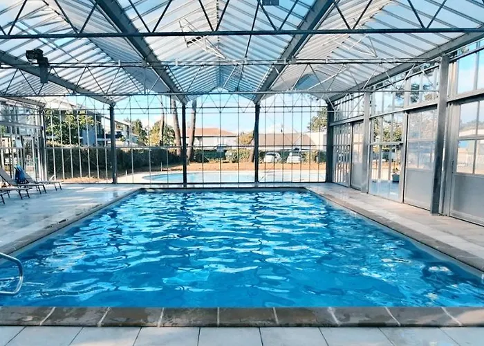 Chez Ced Et Laeti, Prive Avec Jardin Et Terrasse Dans L'estuaire Muni D'une Piscine Couverte Et Aire De Jeu, Linge De Lit Et De Salle D'eau Ainsi Que Tele, Compris Dans Le Tarif Profitez A Fond De Notre Belle Region *