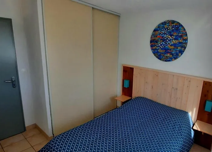 Апартаменты Chez Ced Et Laeti, Prive Avec Jardin Et Terrasse Dans L'estuaire Muni D'une Piscine Couverte Et Aire De Jeu, Linge De Lit Et De Salle D'eau Ainsi Que Tele, Compris Dans Le Tarif Profitez A Fond De Notre Belle Region